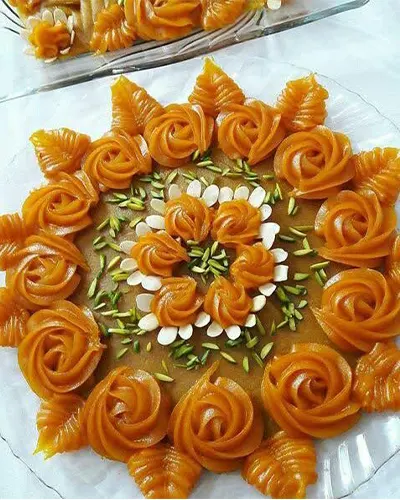 طرز تهیه حلوا زعفرانی ساده با آرد گندم برای 4 نفر