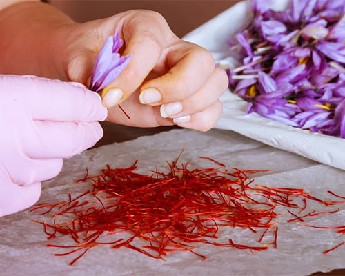 ۱۱ فواید چشمگیر زعفران برای سلامتی