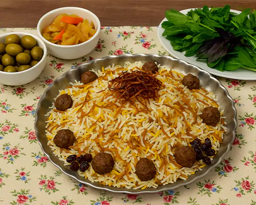 طرز تهیه رشته پلو مجلسی با گوشت قلقلی برای ۶ نفر