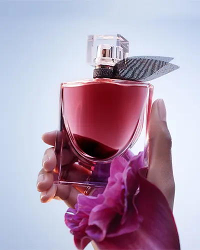 معرفی 5 تا از بهترین عطرهای زنانه مخصوص هدیه دادن به خانمها