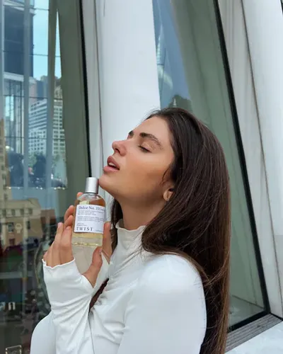 چگونه عطر اصل را از تقلبی تشخیص دهیم؟ راهنمای کامل خرید عطر اورجینال