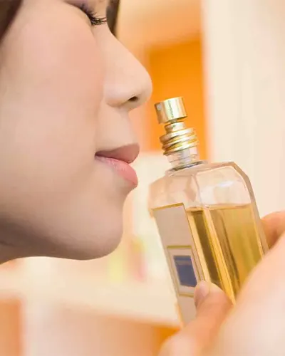 چگونه عطر اصل را از تقلبی تشخیص دهیم؟ راهنمای کامل خرید عطر اورجینال7