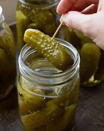 طرز تهیه خیارشور خانگی ترد و خوشمزه (رازهای طلایی جلوگیری از کپک)