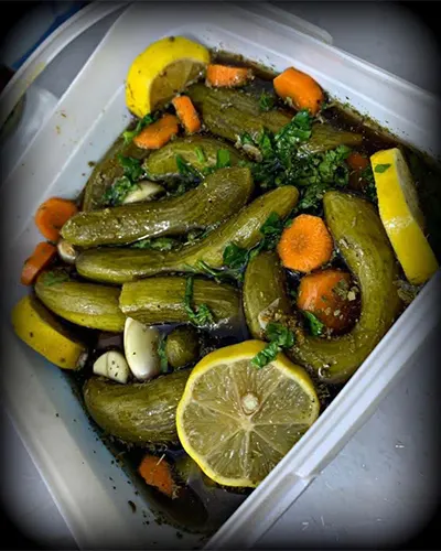 طرز تهیه خیارشور خانگی ترد و خوشمزه (رازهای طلایی جلوگیری از کپک)